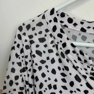 Lily Morgan  four season tunic top w tons of stretch, black on white